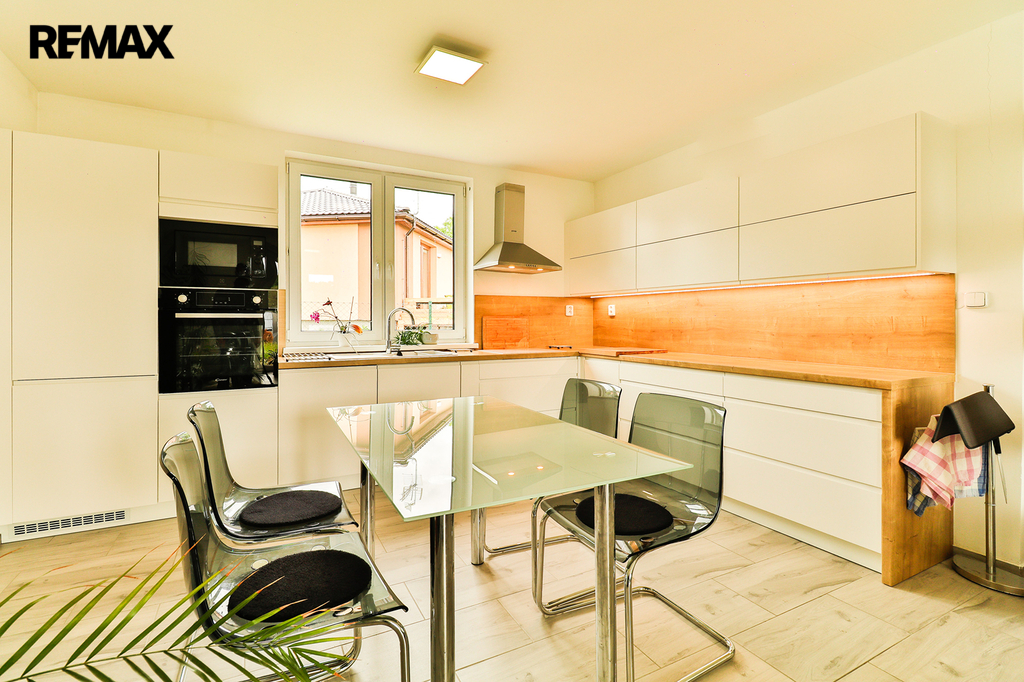 +420 739 604 767 I www.vaclavadamcik.cz I vaclav.adamcik@re-max.cz