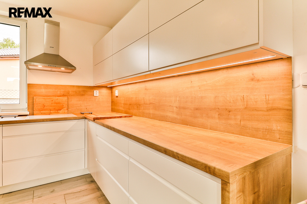 +420 739 604 767 I www.vaclavadamcik.cz I vaclav.adamcik@re-max.cz