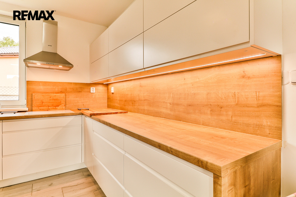 +420 739 604 767 I www.vaclavadamcik.cz I vaclav.adamcik@re-max.cz