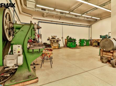 +420 739 604 767 I vaclav.adamcik@re-max.cz I pronájem komerčních prostor Ostrava | Pronájem - skladovací prostor, 720 m²