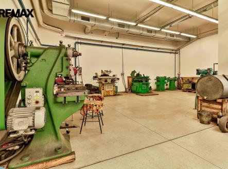 +420 739 604 767 I vaclav.adamcik@re-max.cz I pronájem komerčních prostor Ostrava | Pronájem - skladovací prostor, 720 m²