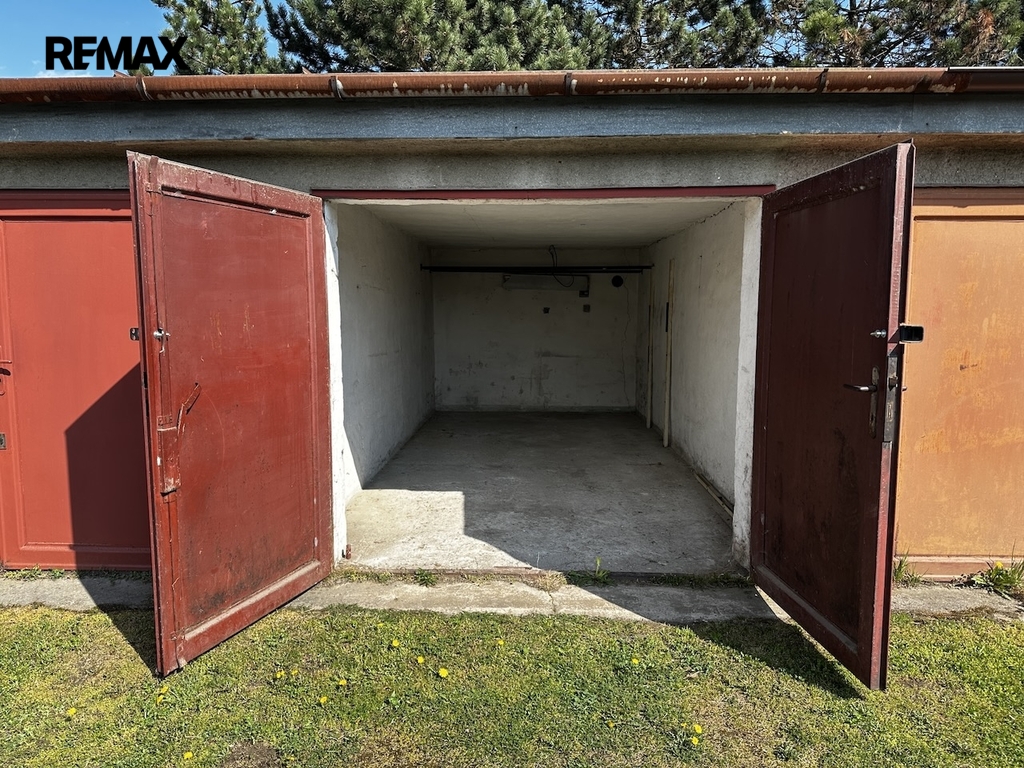 Petr Sonnenschein | +420 778 750 999 | REMAX Centrum | Garáž - Lipník n. Bečvou