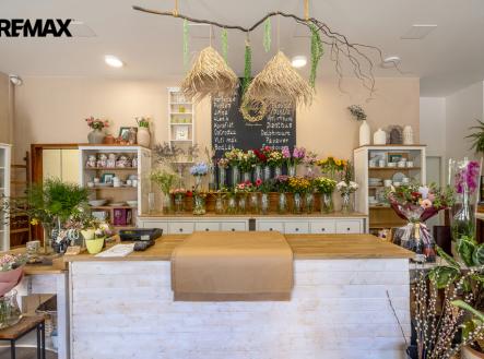 +420 739 604 767 I vaclav.adamcik@re-max.cz I Květinářství REMAX Centrum | Prodej - obchodní prostor, 74 m²