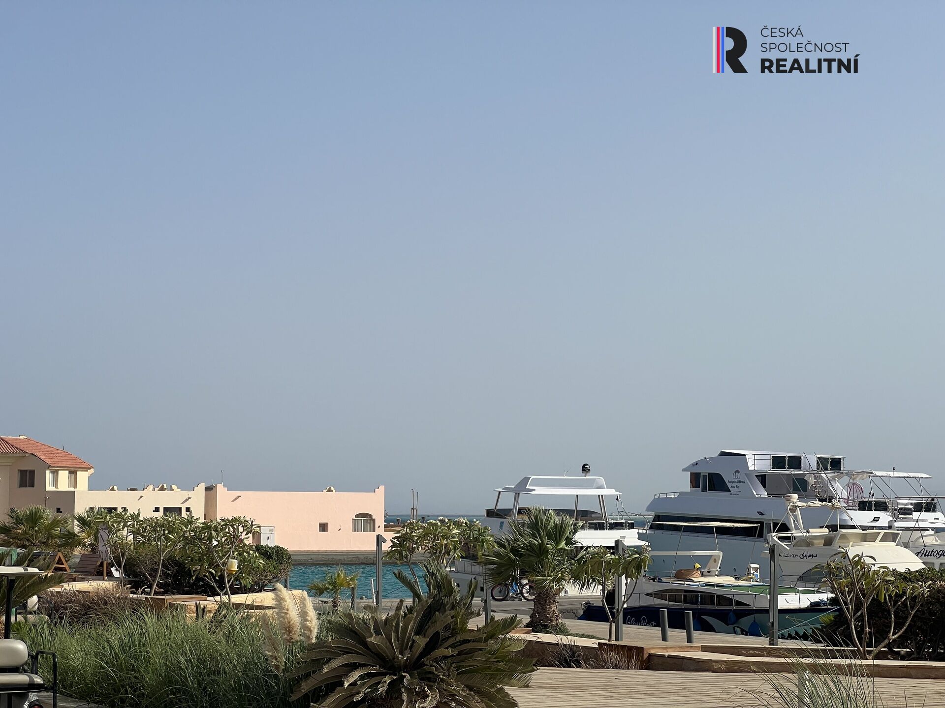 Apartmán 3+kk ,2 koupelny, terasa- Bay Central ,Somabay s výhledem na moře a Marinu