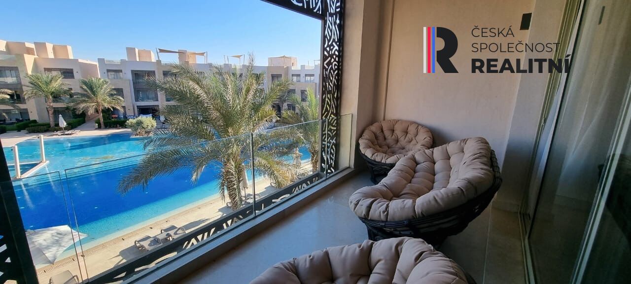 Luxusní apartmán 2+kk s výhledem na bazén a střešní terasou | Mangroovy, El Gouna  výhledem na bazén