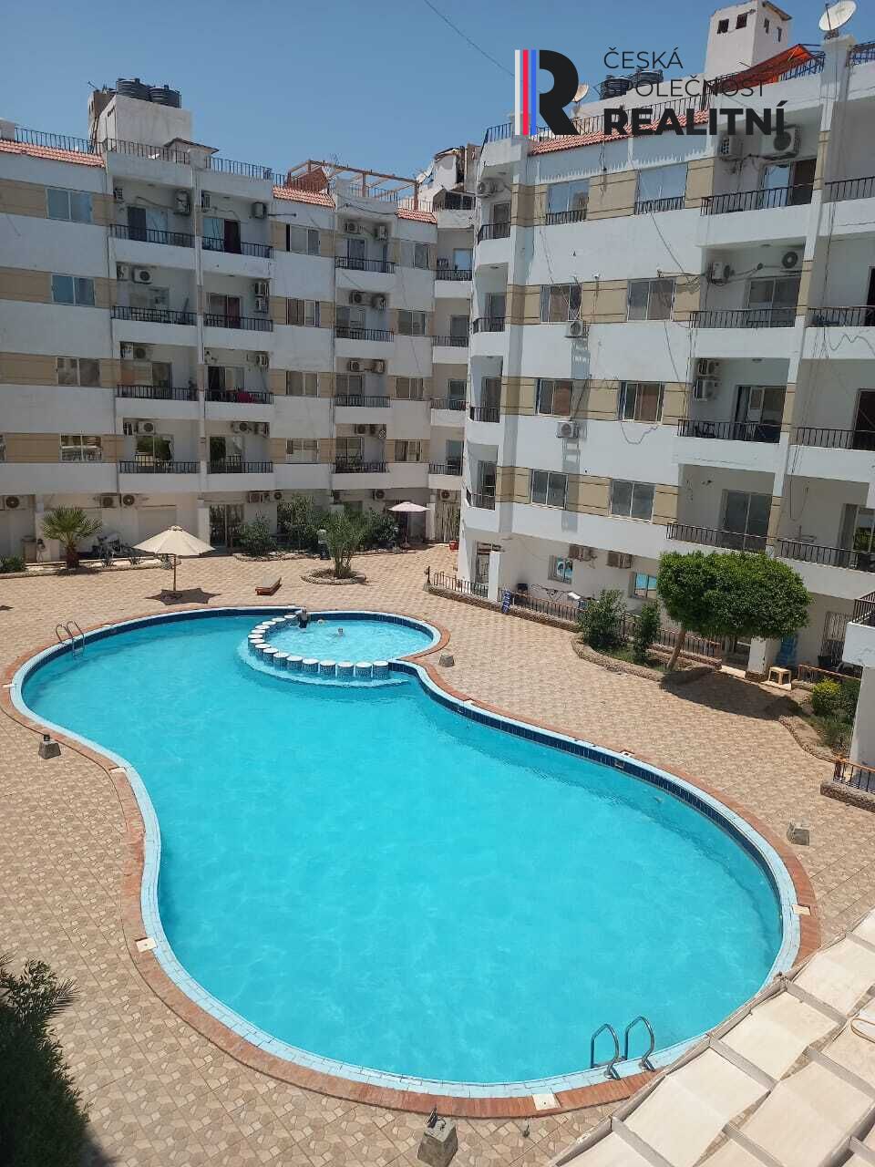 Plně vybavený byt s dvěma balkony v resortu u promenády Mamsha ,dva bazény ,moře 5 minut od resortu