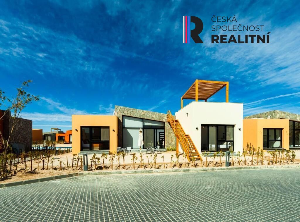 Zařízený dům s vyhřívaným bazénem a zahradou ´5 minut od moře