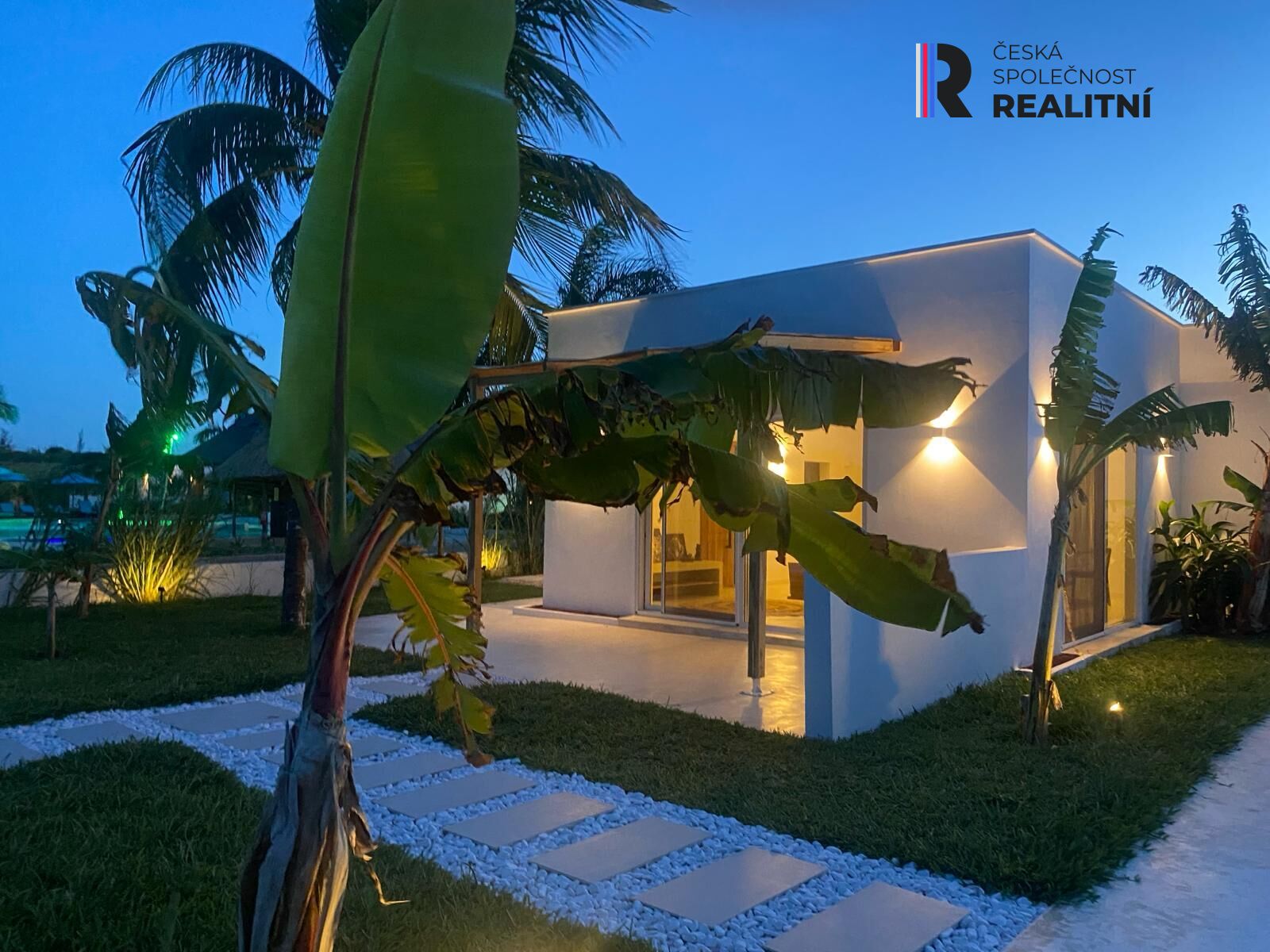 Prodej nádherného samostatného domu s bazénem -1 minutu od oceánu