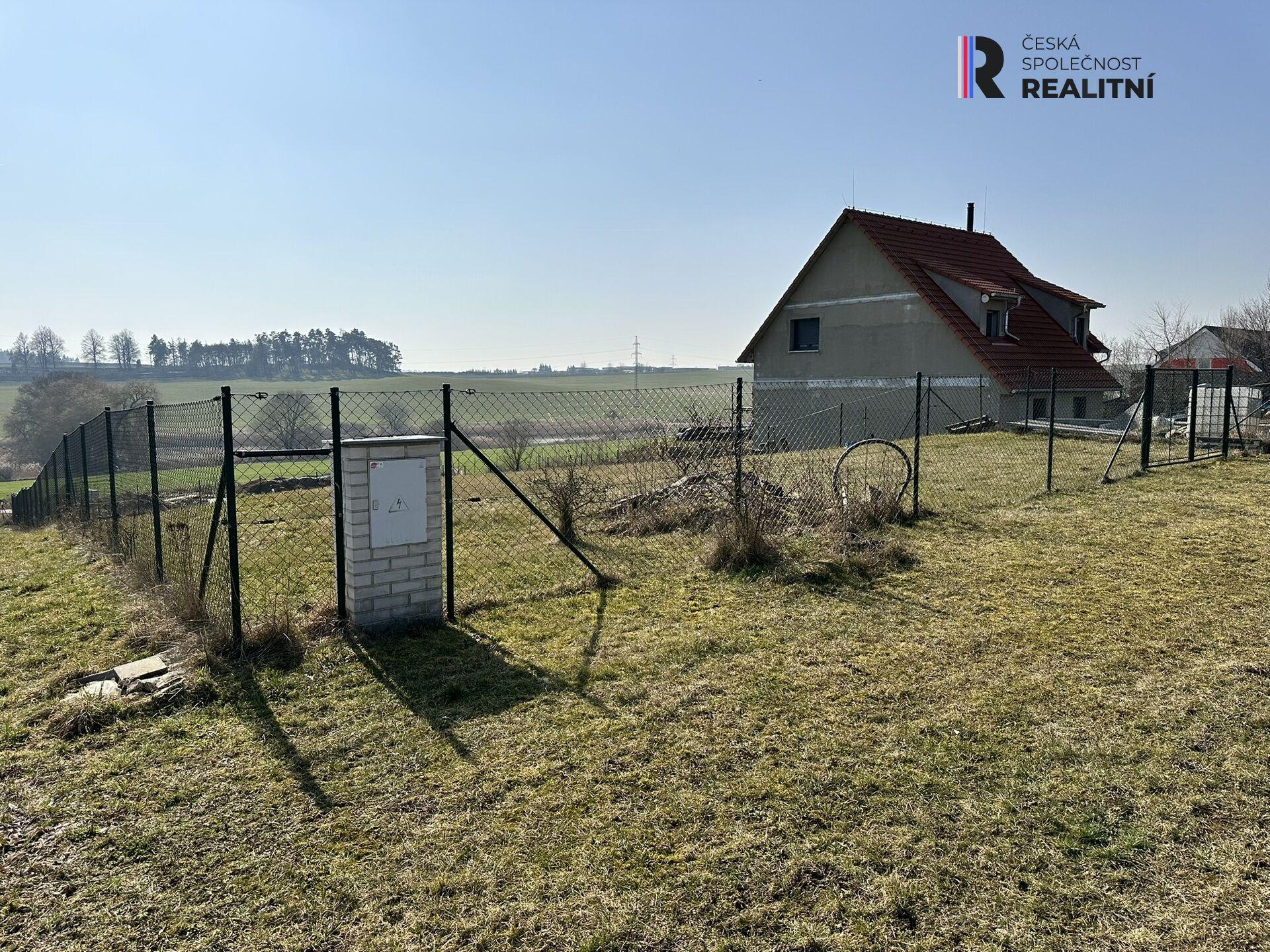 Zasíťovaný stavební pozemek 910 m² – Oldřichov u Písku – připraven ke stavbě