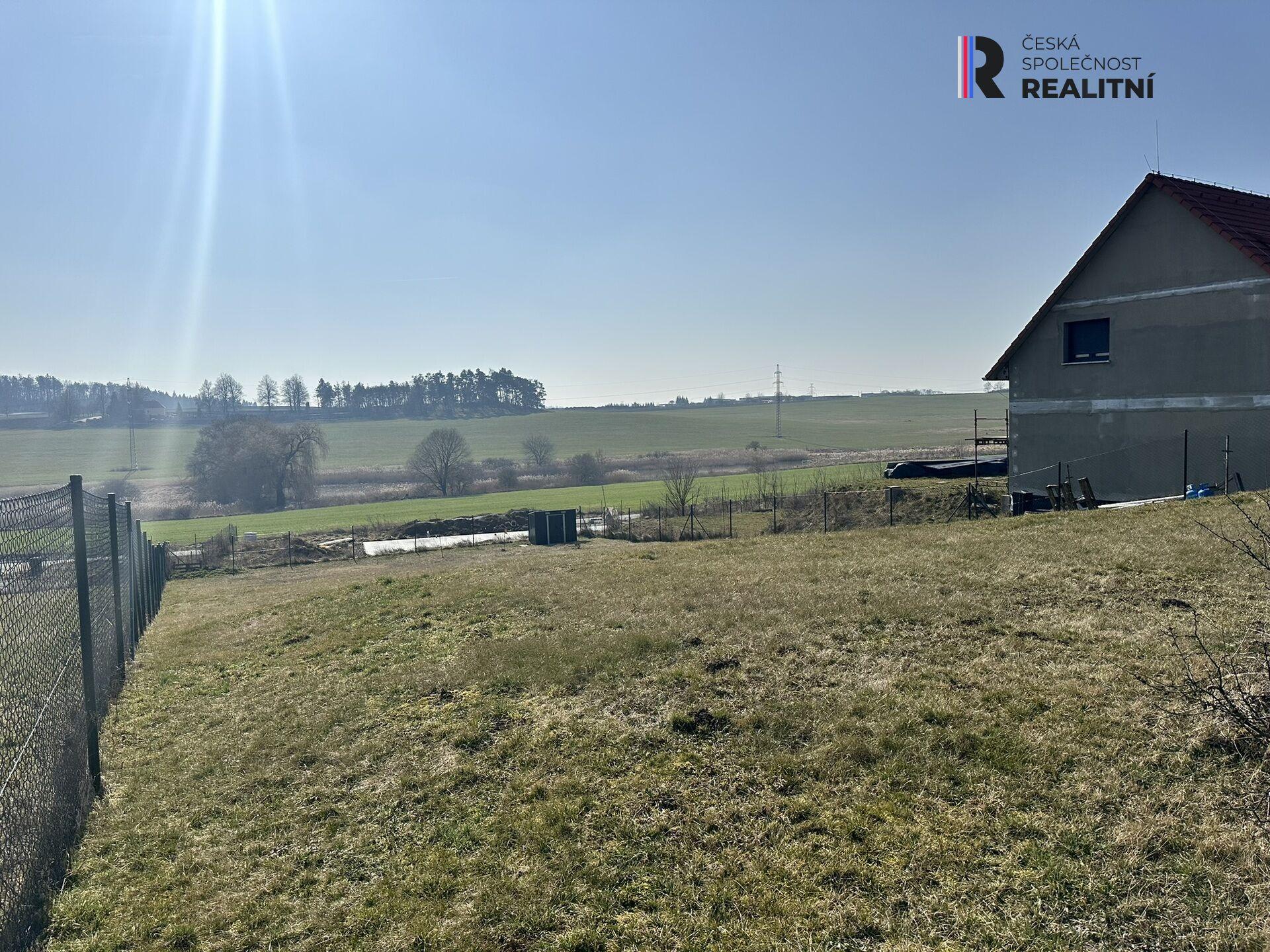 Zasíťovaný stavební pozemek 910 m² – Oldřichov u Písku – připraven ke stavbě