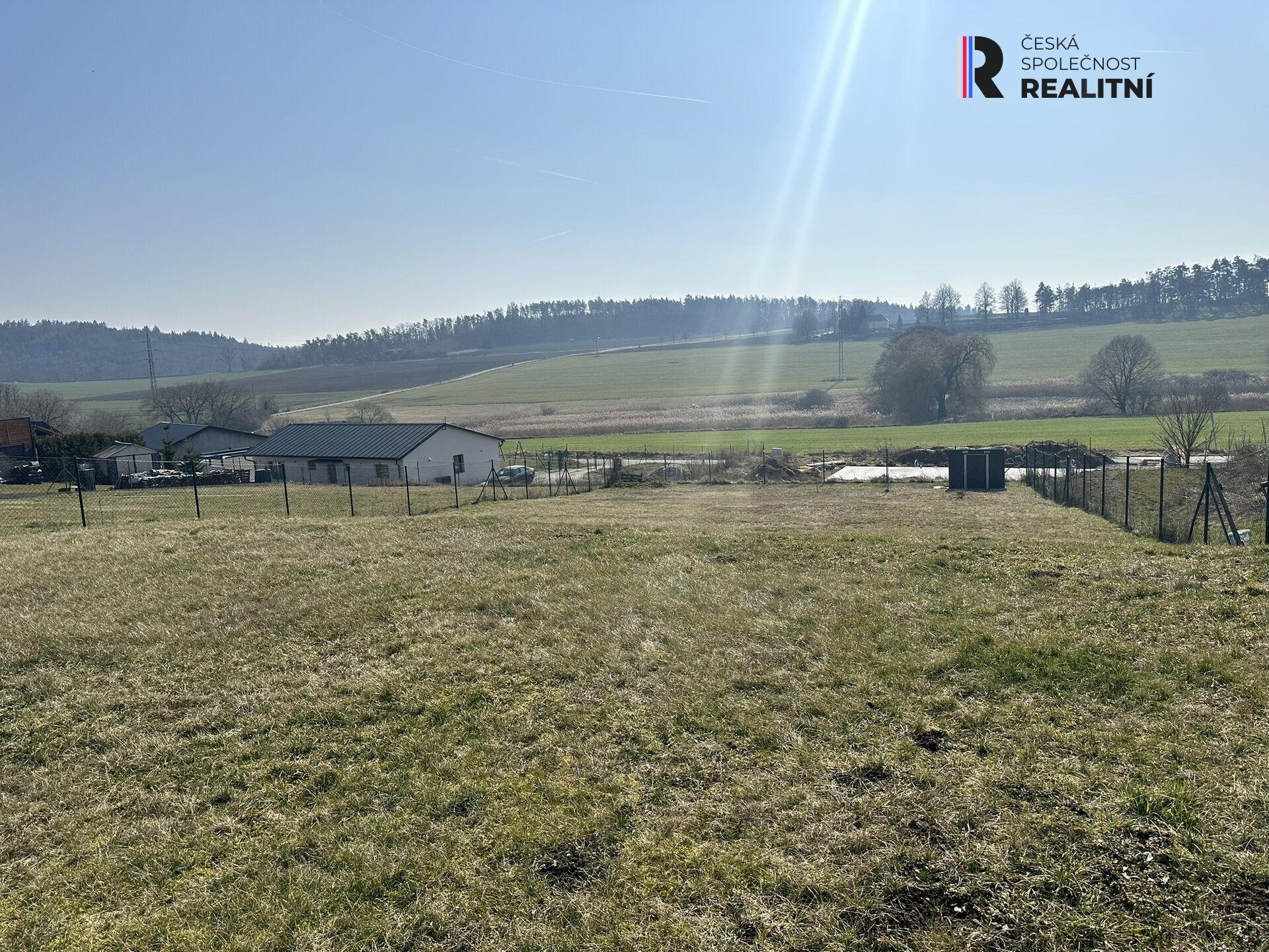 Zasíťovaný stavební pozemek 910 m² – Oldřichov u Písku – připraven ke stavbě