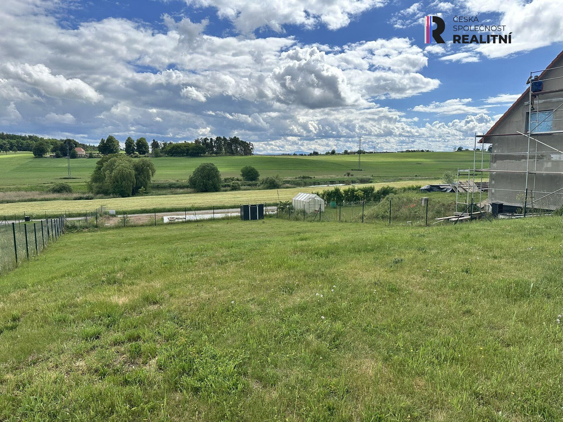 Zasíťovaný stavební pozemek 910 m² – Oldřichov u Písku – připraven ke stavbě