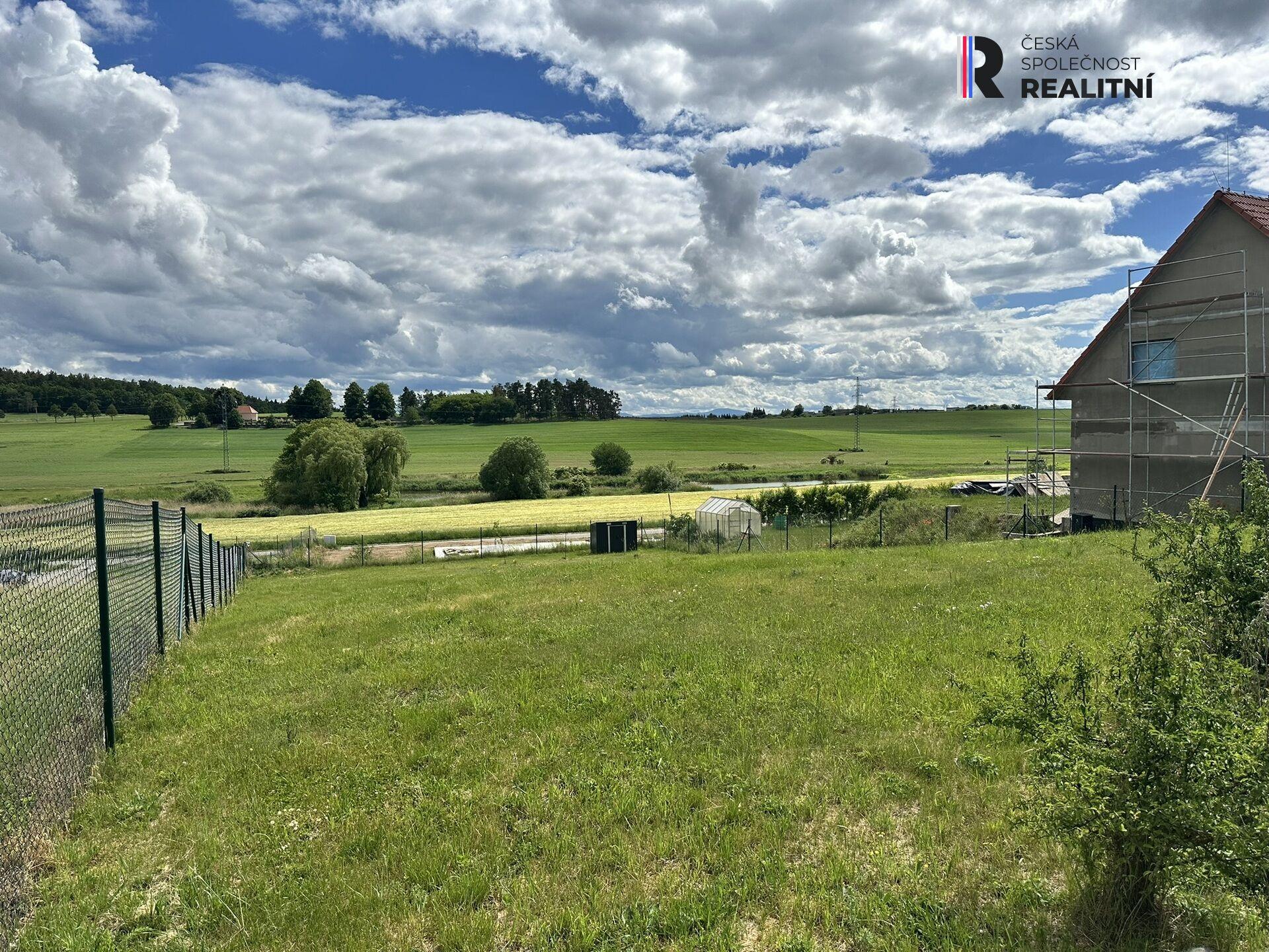 Zasíťovaný stavební pozemek 910 m² – Oldřichov u Písku – připraven ke stavbě