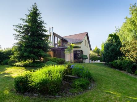 Pohled na dům ze zahrady | Prodej - dům/vila, 330 m²