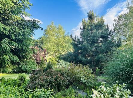 výhled z terasy na zahradu | Prodej - dům/vila, 330 m²