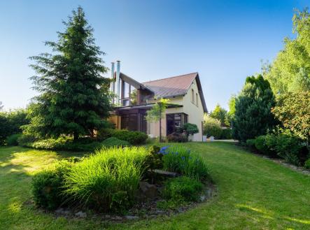 Pohled na dům ze zahrady | Prodej - dům/vila, 330 m²