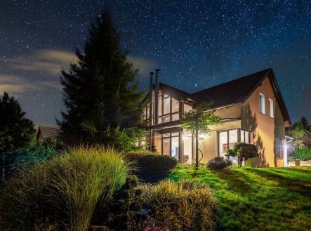 Dům večer | Prodej - dům/vila, 330 m²