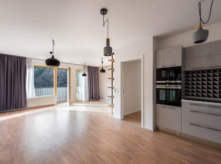 Obývací pokoj s kuchyňským koutem | Pronájem bytu, 4+kk, 110 m²