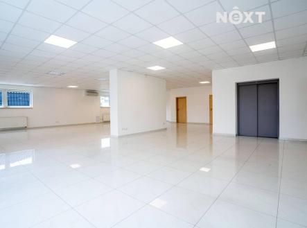 Pronájem - komerční objekt, obchodní centrum, 300 m²