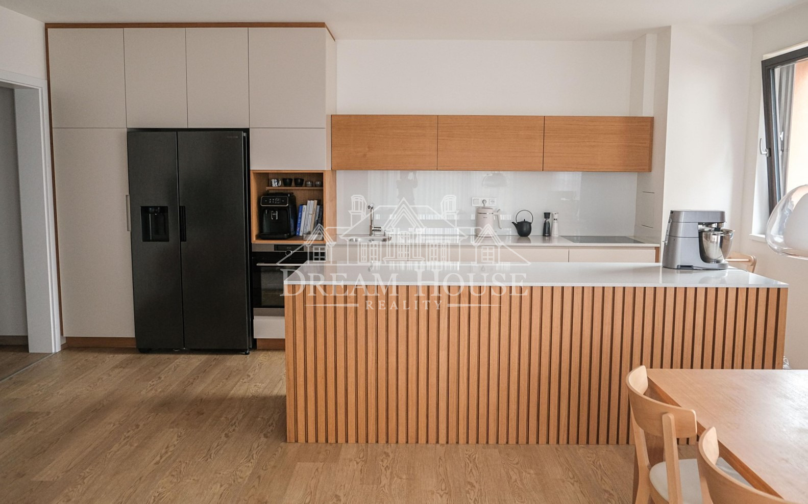 Pronájem bytu 3+kk/2xB, 86 m², Praha 8 - Čimice, vybavený, 2 parkovací stání, sklep