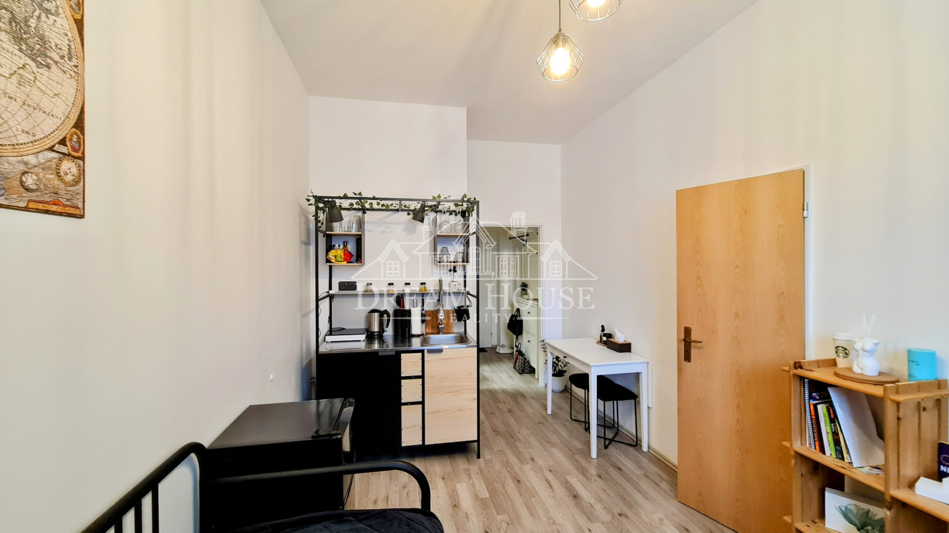 Prodej bytu 1+kk, 30 m2, Praha 9 - Prosek, osobní vlastnictví