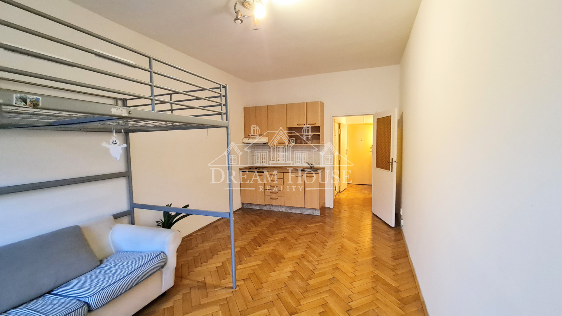 Pronájem bytu 1+kk, 30 m2, Praha 10 - Vršovice