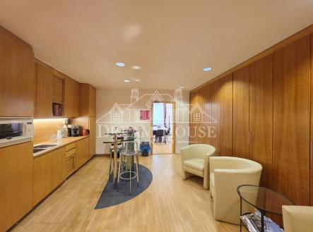 Pronájem - kanceláře, 107 m²