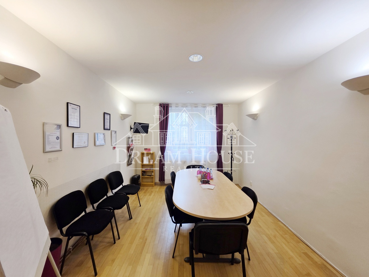 Pronájem kancelářských prostor, 107m2, Praha 3 - Žižkov, nezařízené, 3 místnosti, soc. zázemí