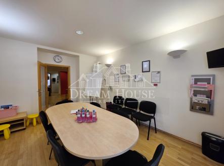 Pronájem - kanceláře, 107 m²