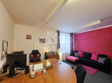 Pronájem - kanceláře, 107 m²