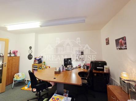 Pronájem - kanceláře, 107 m²