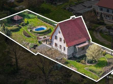 Rodinný dům s červenou střechou, udržovanou zahradou, bazénem a altánem. Klidná lokalita, prostorný pozemek, ideální pro rodinné bydlení. | Prodej - dům/vila, 342 m²