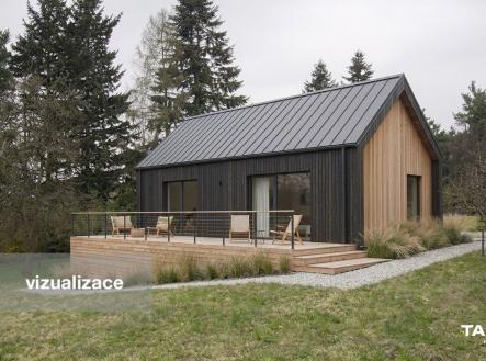 Dřevěná chata s moderním designem, terasa s dřevěnou podlahou, obklopena zelení, ideální pro klidné bydlení v přírodě | Prodej - pozemek pro bydlení, 1 630 m²