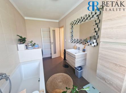 KOU1 | Prodej - dům/vila, 200 m²