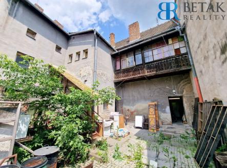 DVUR | Prodej - nájemní dům, 500 m²