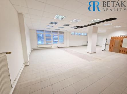 OBCH3 | Pronájem - obchodní prostor, 500 m²