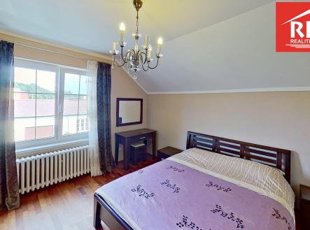 1645-Prodej-Rodinny-dum-Drmoul-ul-Budovatelska-Bedroom(1) | Prodej - dům/vila, 240 m²