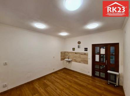 f7cfbd2e-8e9a-4be0-be06-6711e5ce0451 | Pronájem - obchodní prostor, 13 m²