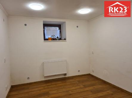 5e9a6107-4cac-4681-bb09-7144c9a517e8 | Pronájem - obchodní prostor, 13 m²