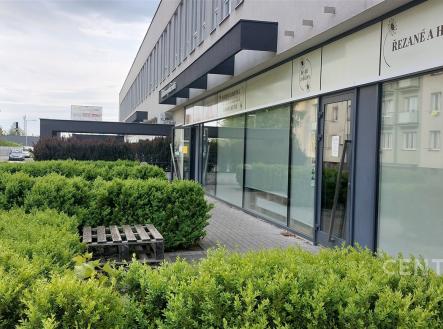 "" | Pronájem - obchodní prostor, 80 m²