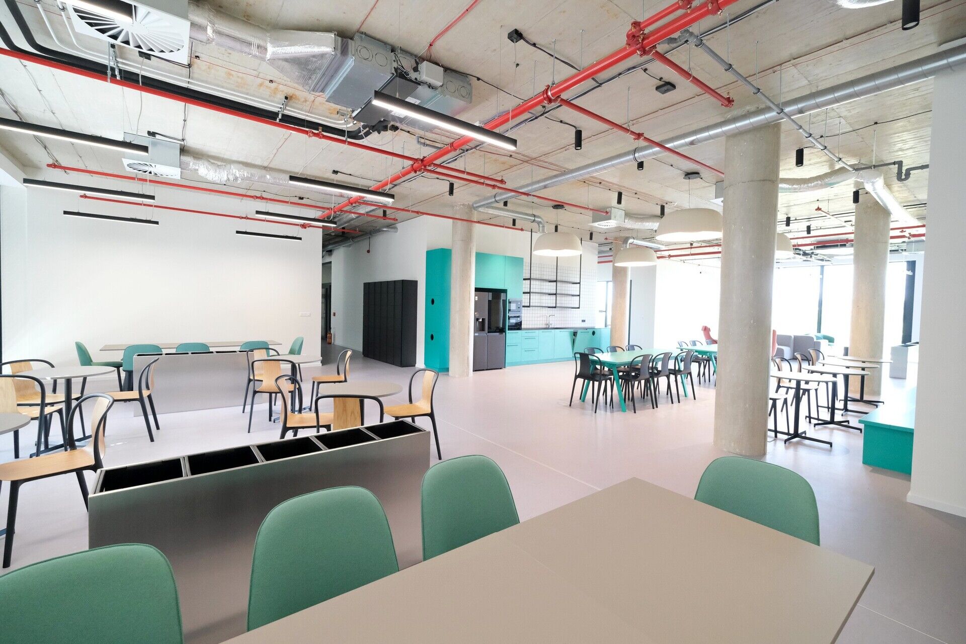 Nové moderní kanceláře Praha 8 Karlín o ploše 1 480 m2
