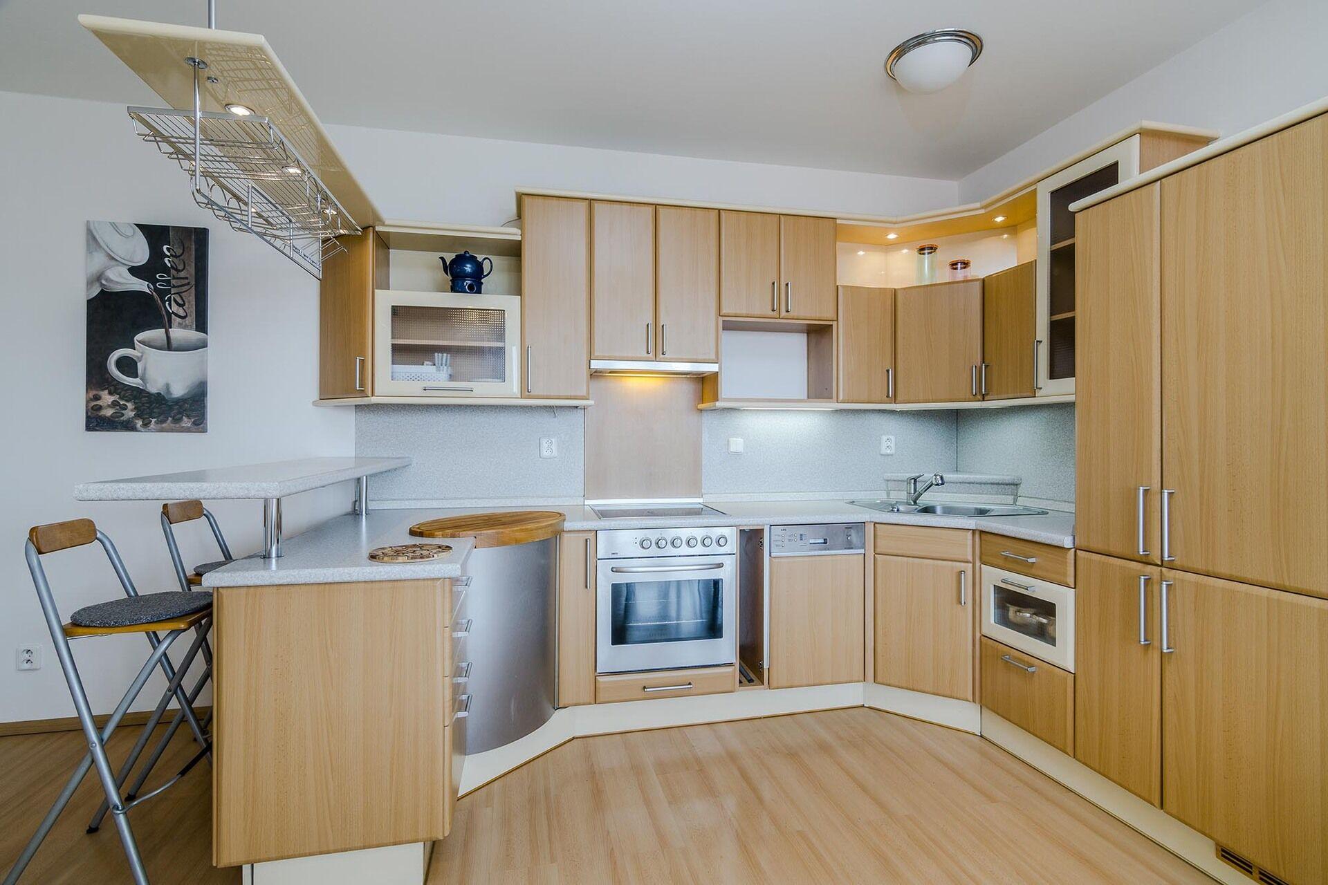 2+kk (63m2) + balkon (9m2) Praha 9 Kyje, ulice Za Černým Mostem.