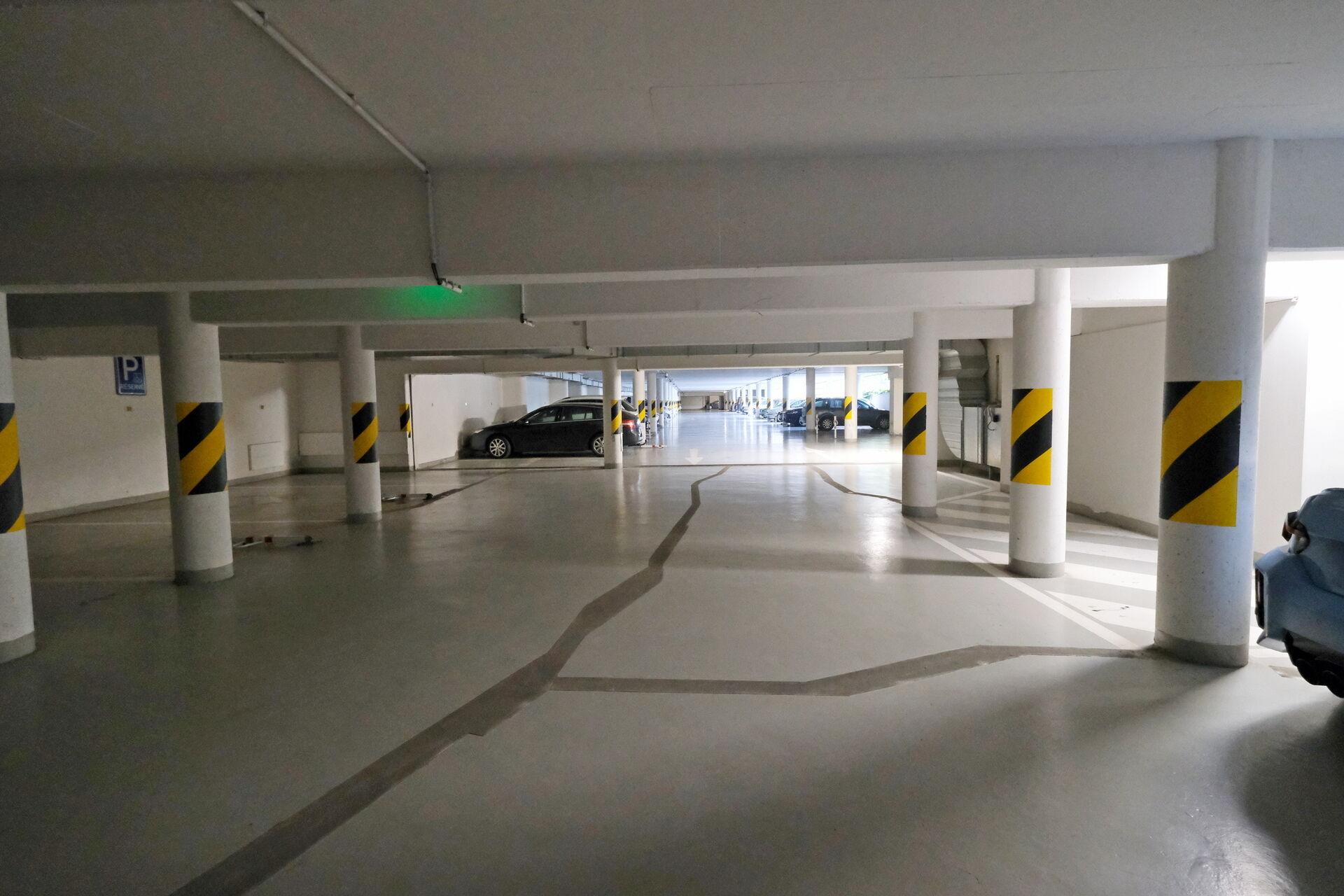 Garážové stání ul. V Dolině, Praha 4 Michle