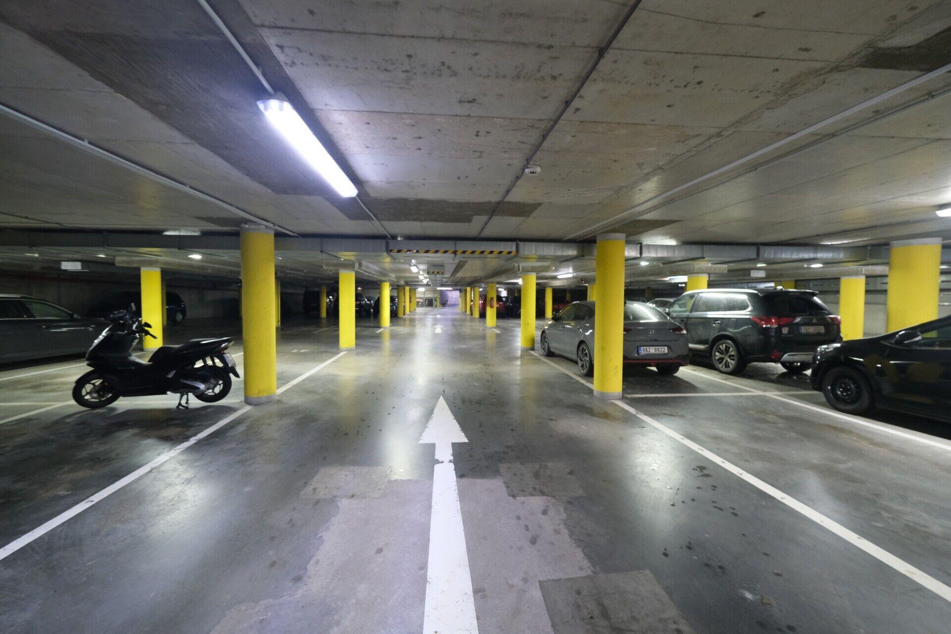 Garážové stání Na Harfě, Praha 9 Vysočany