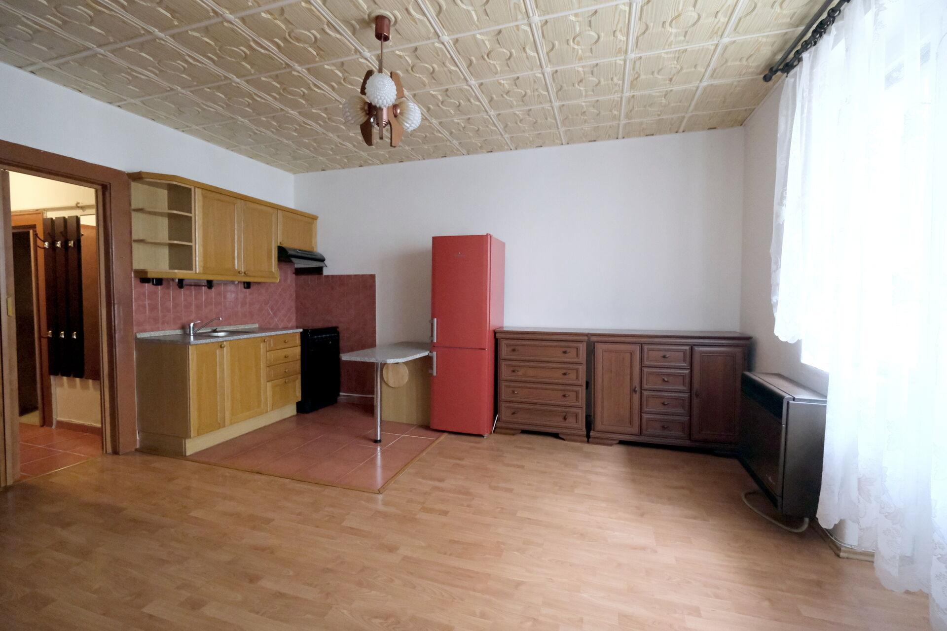 Cihlová garsoniera s balkonem, Viklefova ulice, Praha 3