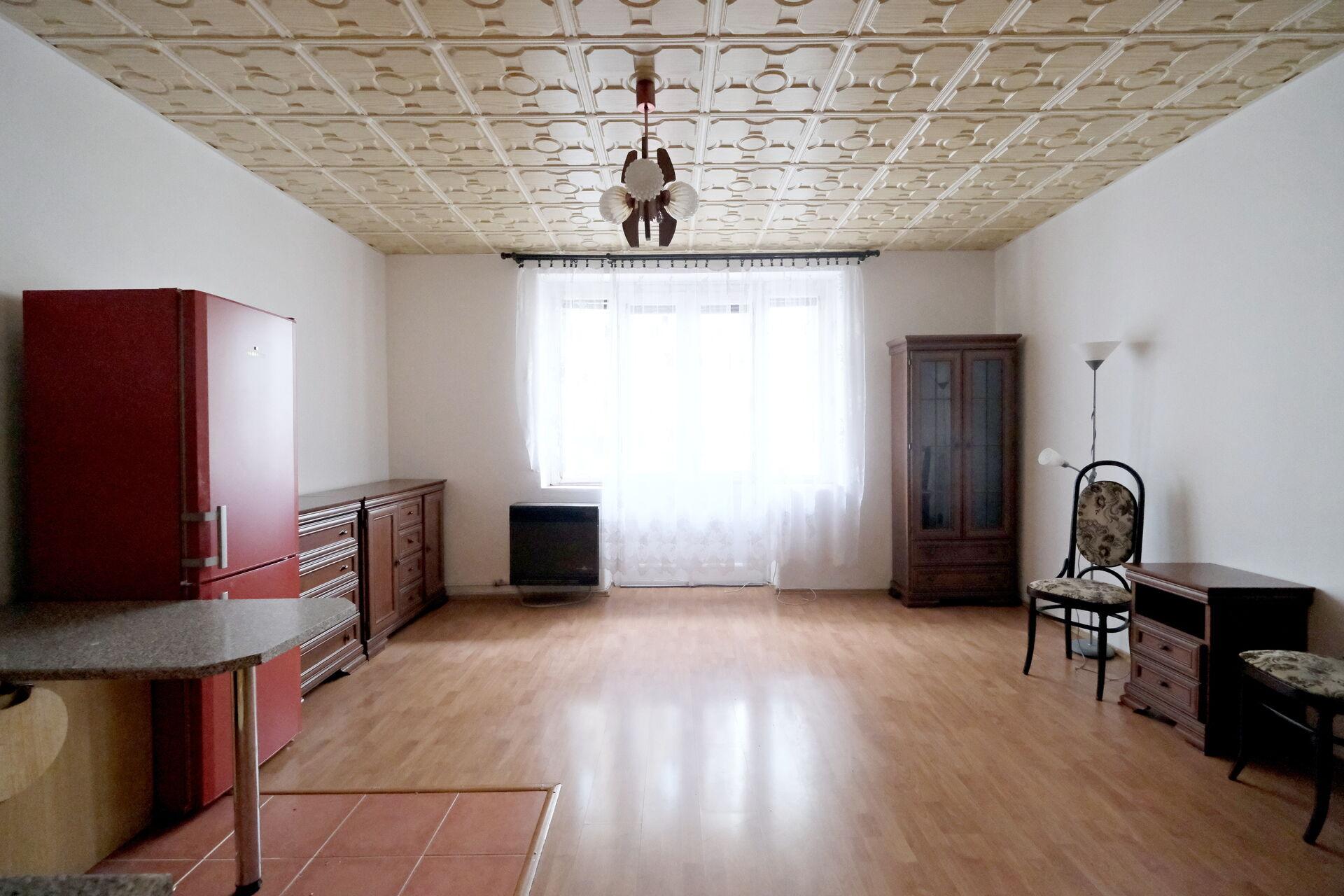 Cihlová garsoniera s balkonem, Viklefova ulice, Praha 3