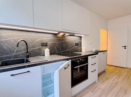 . | Pronájem bytu, 1+kk, 27 m²