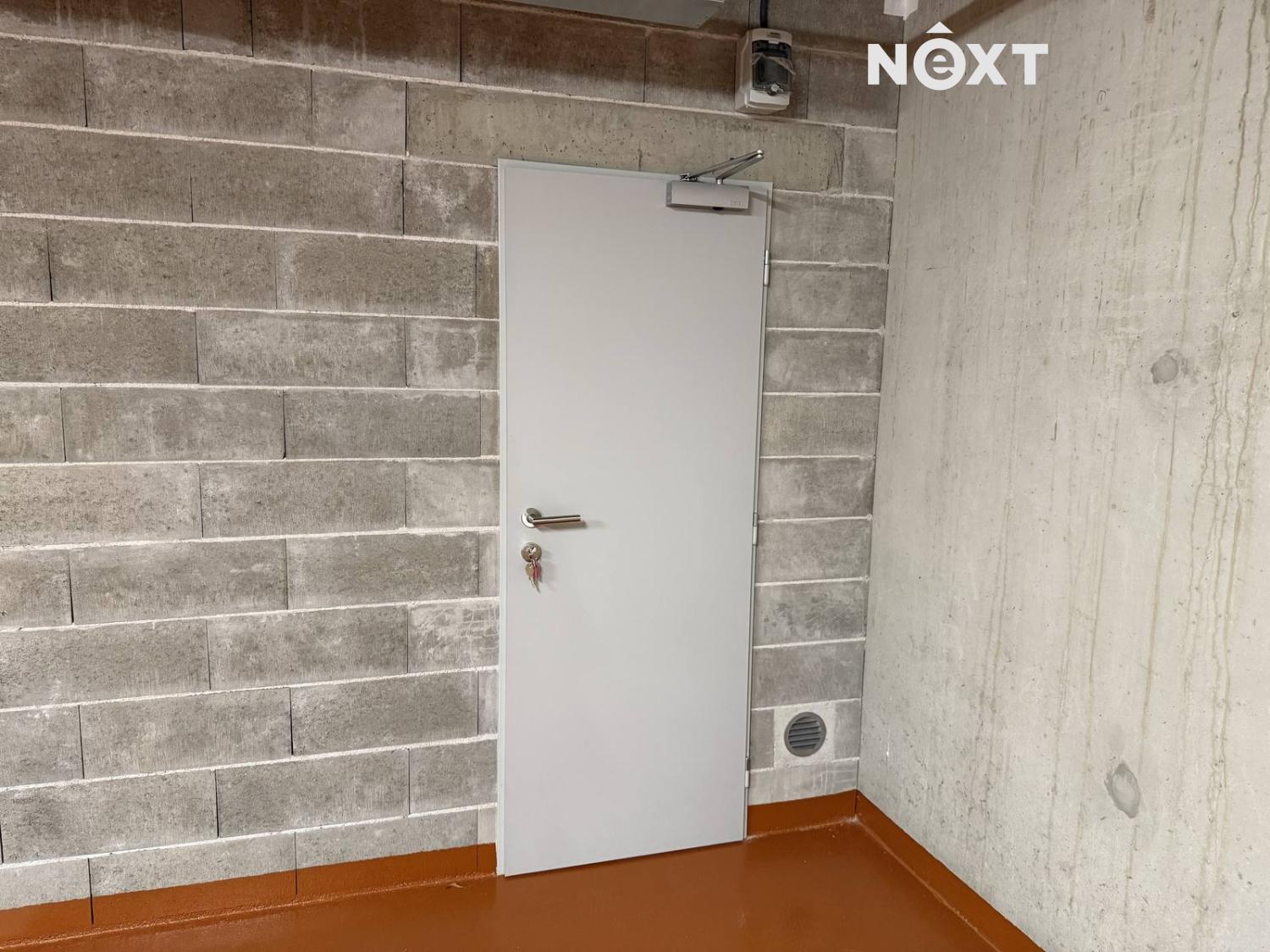 Pronájem ostatní Garážové stání, 18㎡