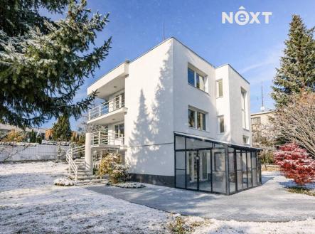 Pronájem - dům/vila, 290 m²