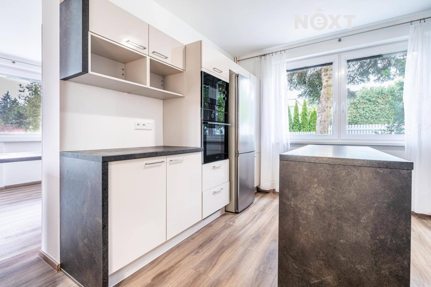 Pronájem Vila, 290㎡